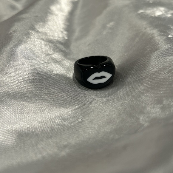 ♡ 4 pc ring set ♡ - Picture 2 of 6